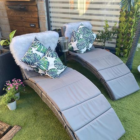 Mini Love Island Style Guest House Includes Personal Hot 24 Hour Swimming Pool, Outdoor Bathtub, Heated Dining Dome And Fire Pit, All This Is Secretly Located In The Busy Suburbs Of Ноттінгем Екстер'єр фото