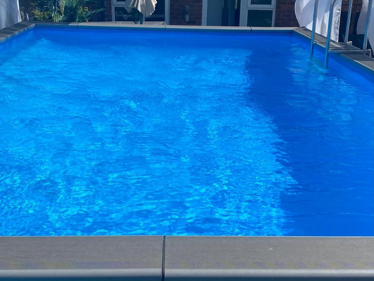 Mini Love Island Style Guest House Includes Personal Hot 24 Hour Swimming Pool, Outdoor Bathtub, Heated Dining Dome And Fire Pit, All This Is Secretly Located In The Busy Suburbs Of Ноттінгем Екстер'єр фото