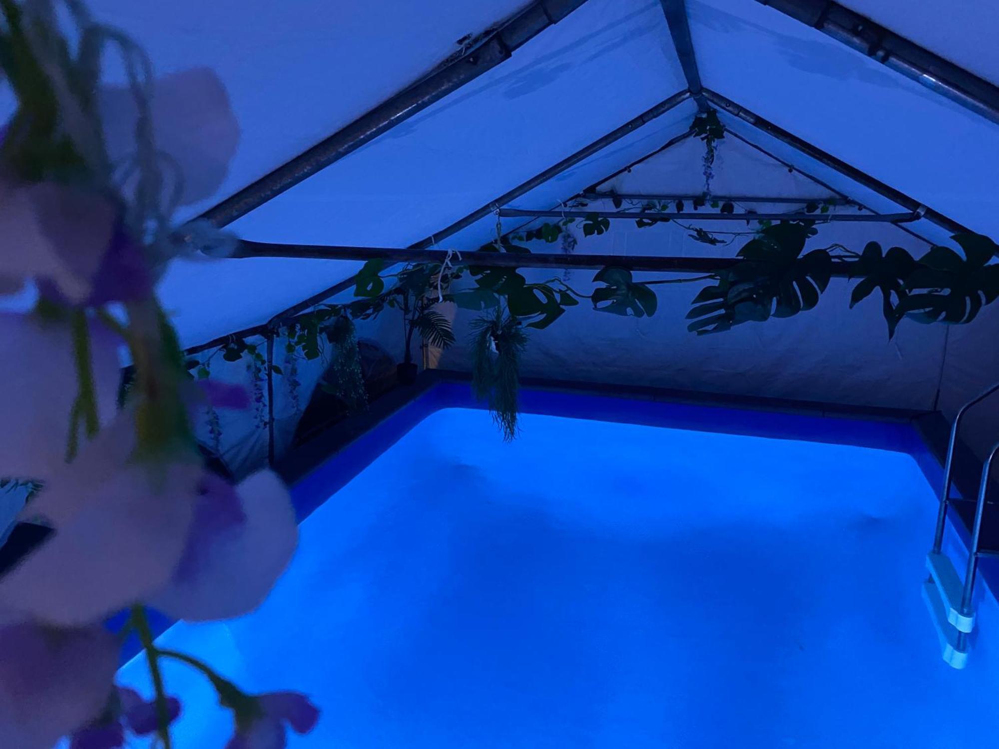 Mini Love Island Style Guest House Includes Personal Hot 24 Hour Swimming Pool, Outdoor Bathtub, Heated Dining Dome And Fire Pit, All This Is Secretly Located In The Busy Suburbs Of Ноттінгем Екстер'єр фото