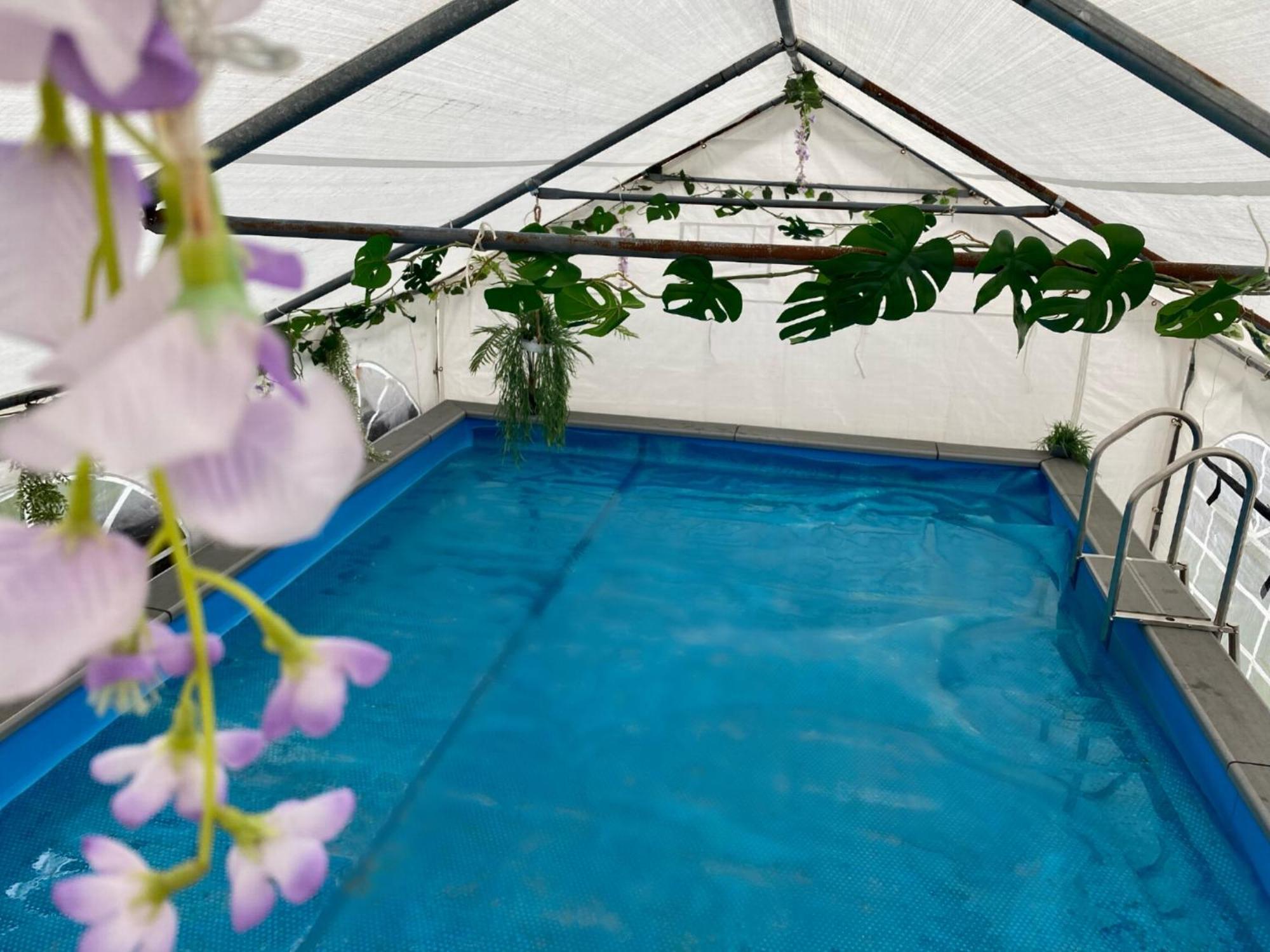 Mini Love Island Style Guest House Includes Personal Hot 24 Hour Swimming Pool, Outdoor Bathtub, Heated Dining Dome And Fire Pit, All This Is Secretly Located In The Busy Suburbs Of Ноттінгем Екстер'єр фото