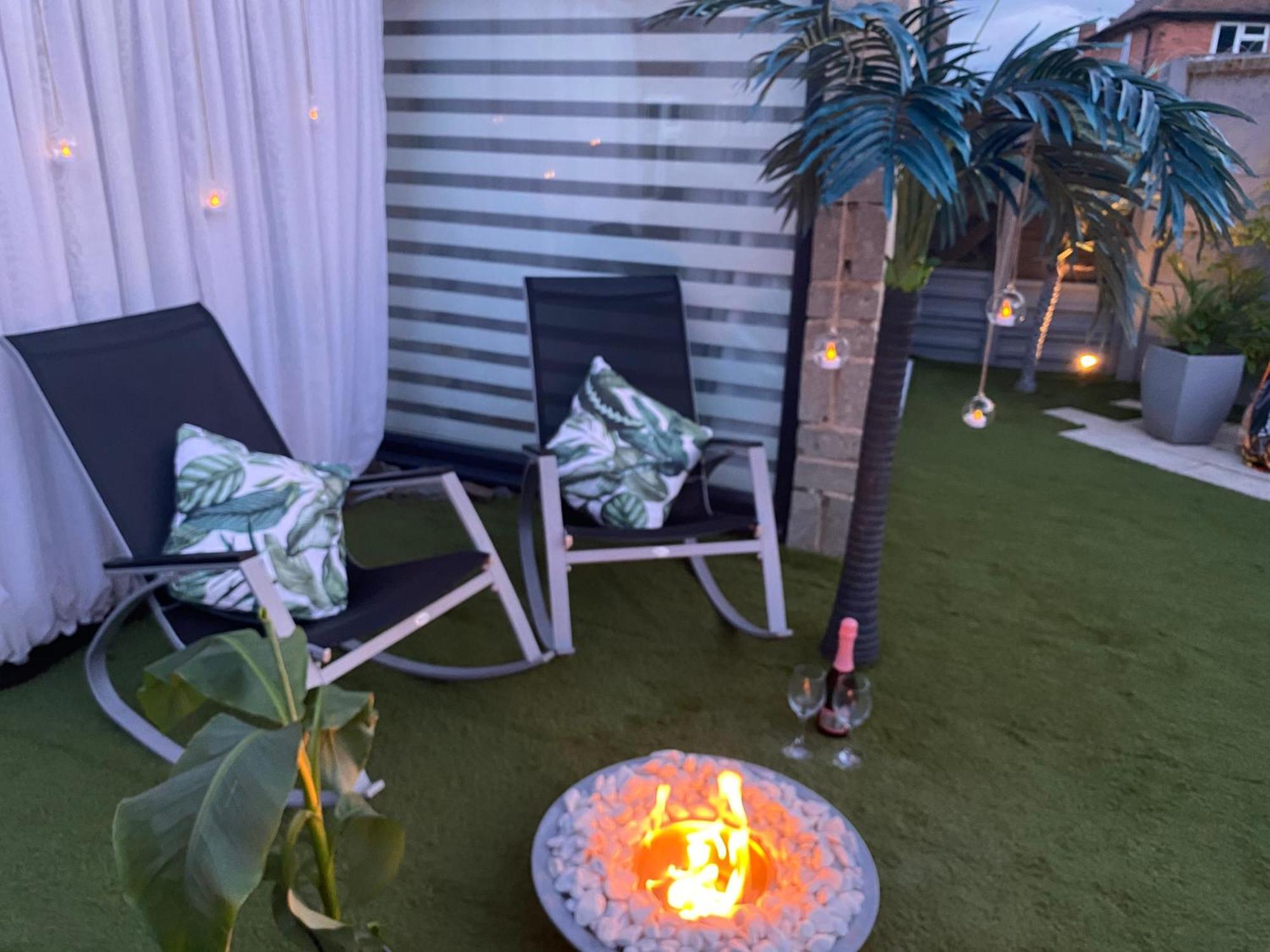 Mini Love Island Style Guest House Includes Personal Hot 24 Hour Swimming Pool, Outdoor Bathtub, Heated Dining Dome And Fire Pit, All This Is Secretly Located In The Busy Suburbs Of Ноттінгем Екстер'єр фото